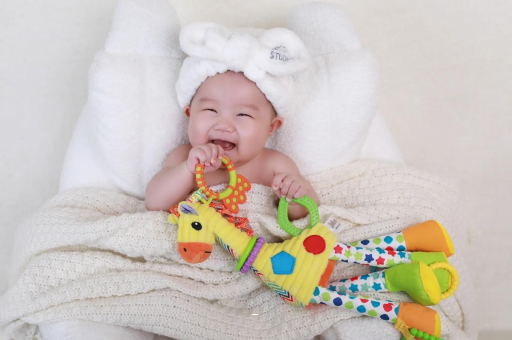 霸州宝宝咬手指甲